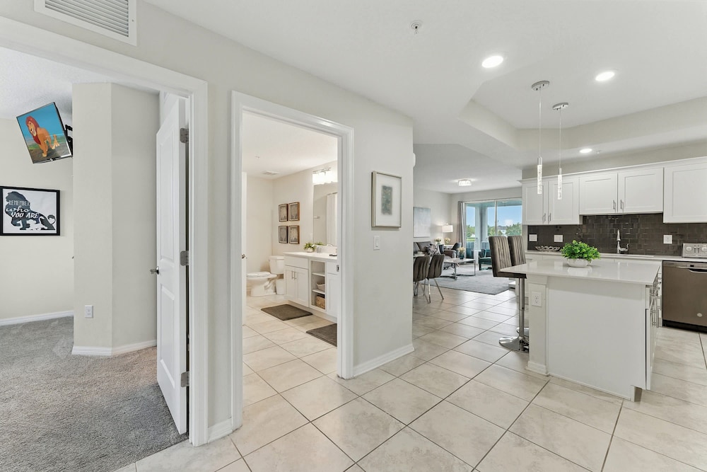 Beautiful Lakeview Retreat Near Disney