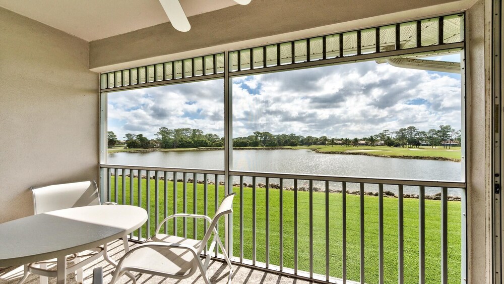 Solterra Vacation Rental: Luxury 3-BR Condo with Lake & Golf Views. Access to Luxury Pool, Hot Tub, and Golf Courses at Lely Resort. Close to Naples Beache