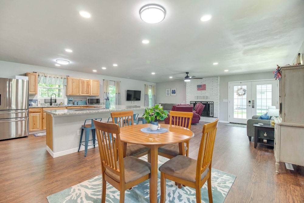 Walk to Marina & Lake: Family Retreat in Afton!