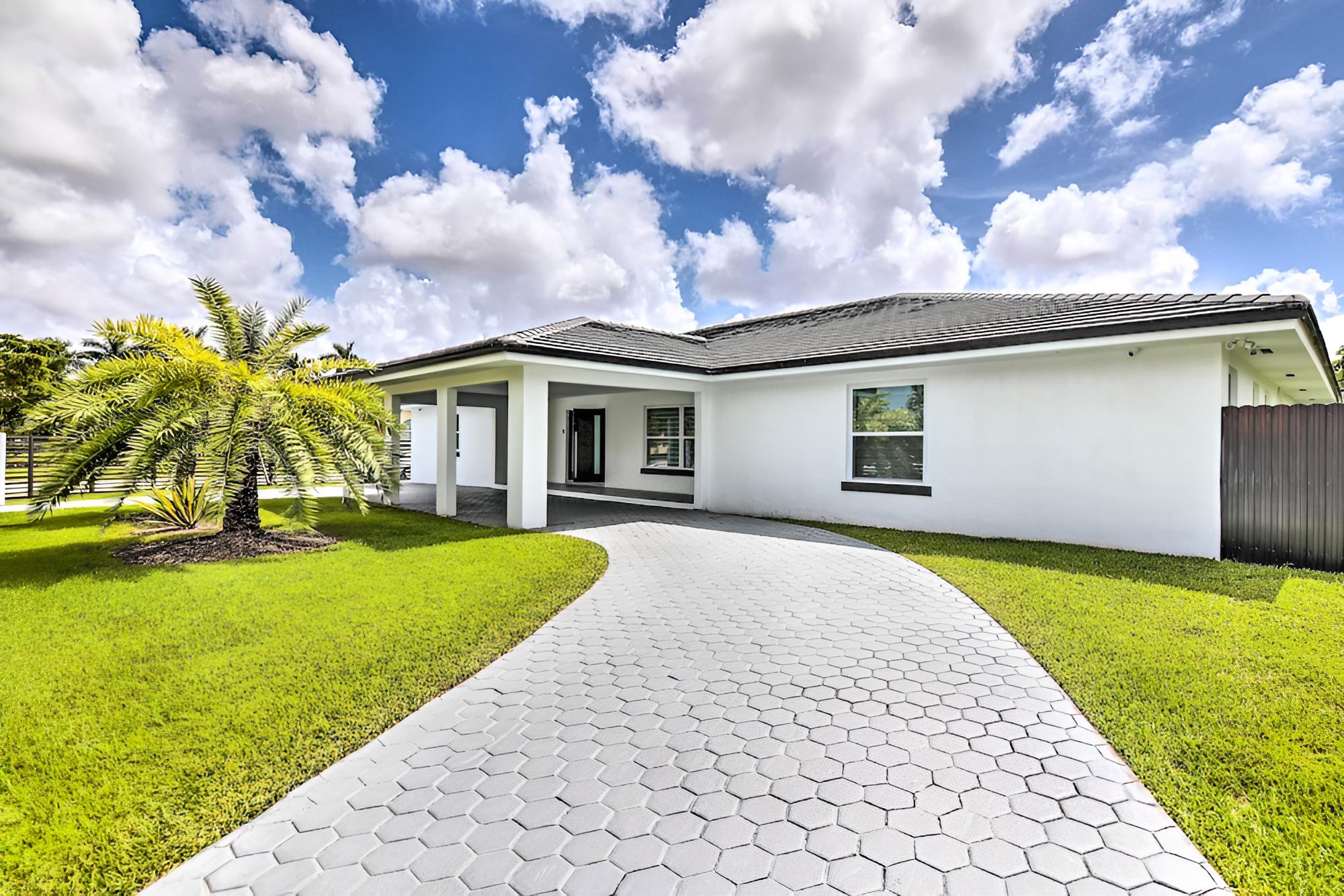 Upscale Miami Escape: 20 Mi to South Beach!