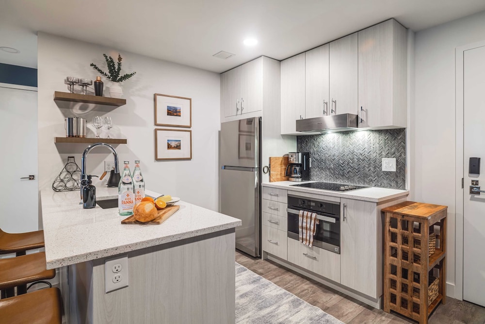 Jordanelle Sunrise Modern Condo, Gondola Access, Year-round Outdoor Fun