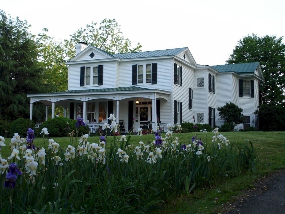 Inn On Poplar Hill