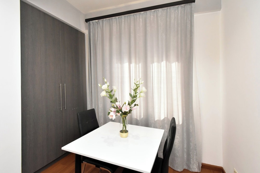 1bdr luxury apartment