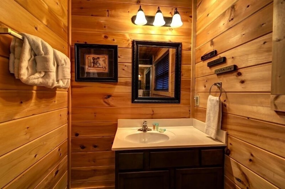 Making Memories - 1 Bedrooms, 1 Baths, Sleeps 4 Home by RedAwning