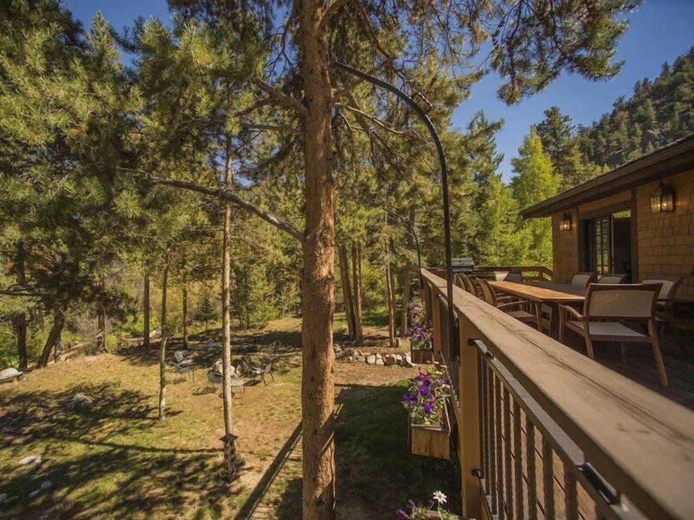 Lazy K Mountain Home 5 Bedroom Holiday home by Key to the Rockies