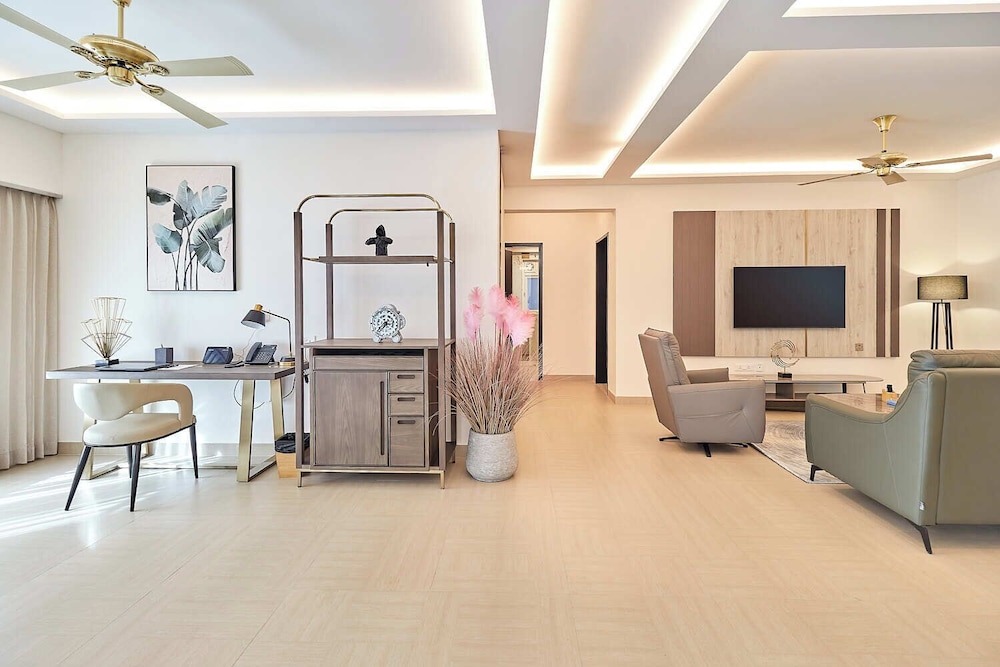 GoSavvy Executive Residences - Three Bedroom