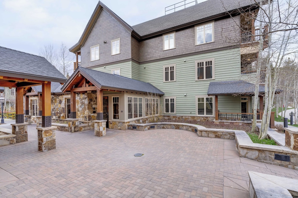 Steps to Lifts, Peak 9, Main Street Balcony, Lounge Pool Water House 5204