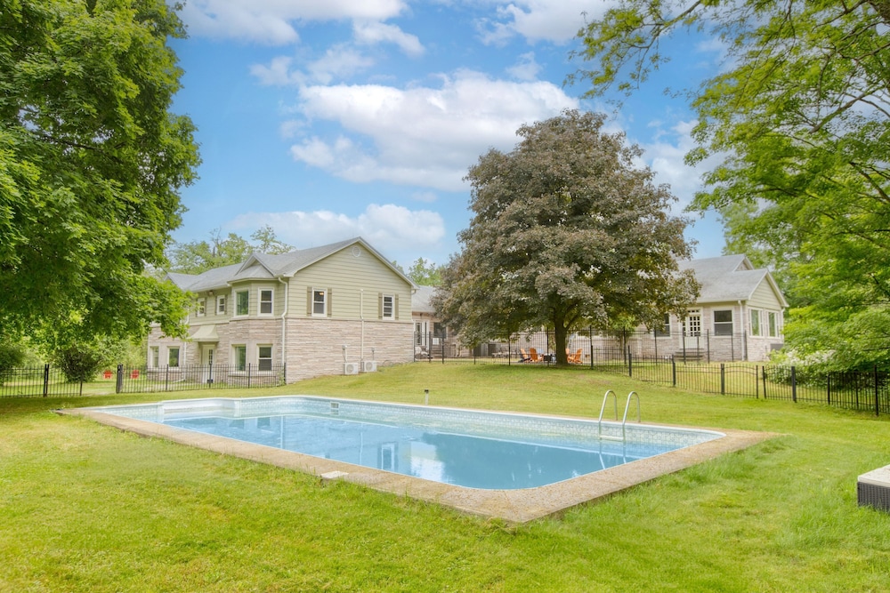 Game Farm Villa by Avantstay 10bdr Private Pond Spa Pool Family-friendly