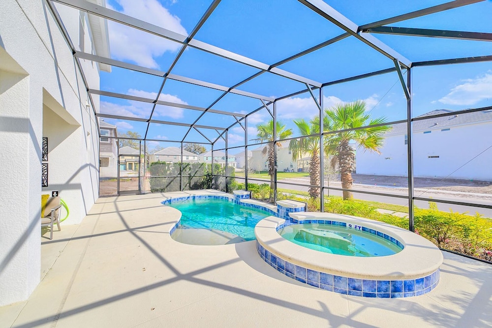 Upstay Mansion w Cinema Games Pool- Sleeps 26