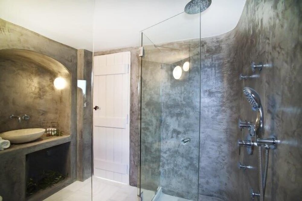Avista Suites