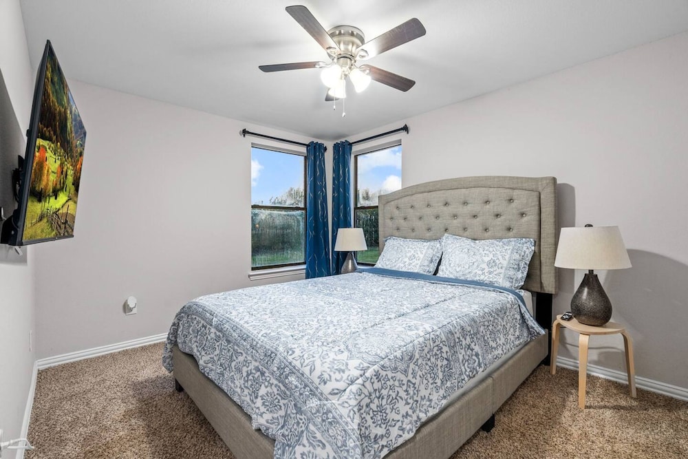 Spacious House-single Level Near Lake Huge Parking