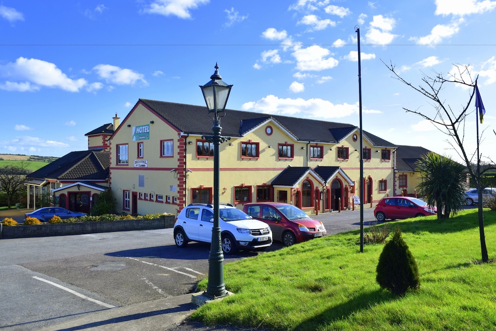Waterford Vacations - The Rhu Glenn Hotel - Property Image 1