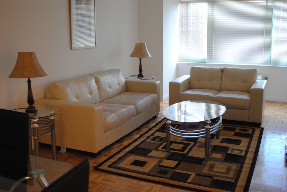 Hudson Suites at Newport