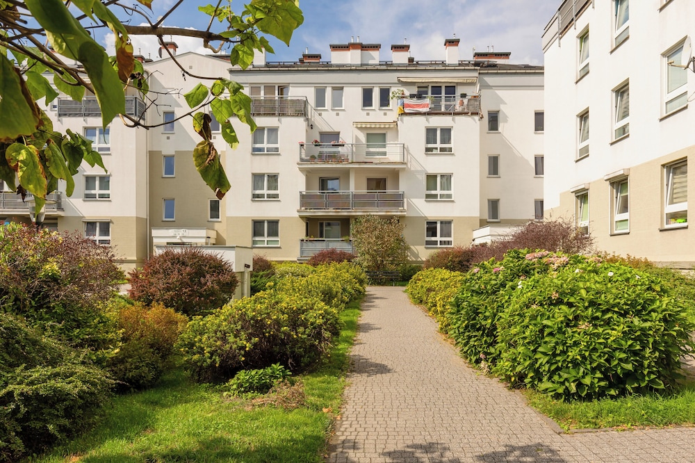 Piaseczno Stylish Apartment by Renters view 3