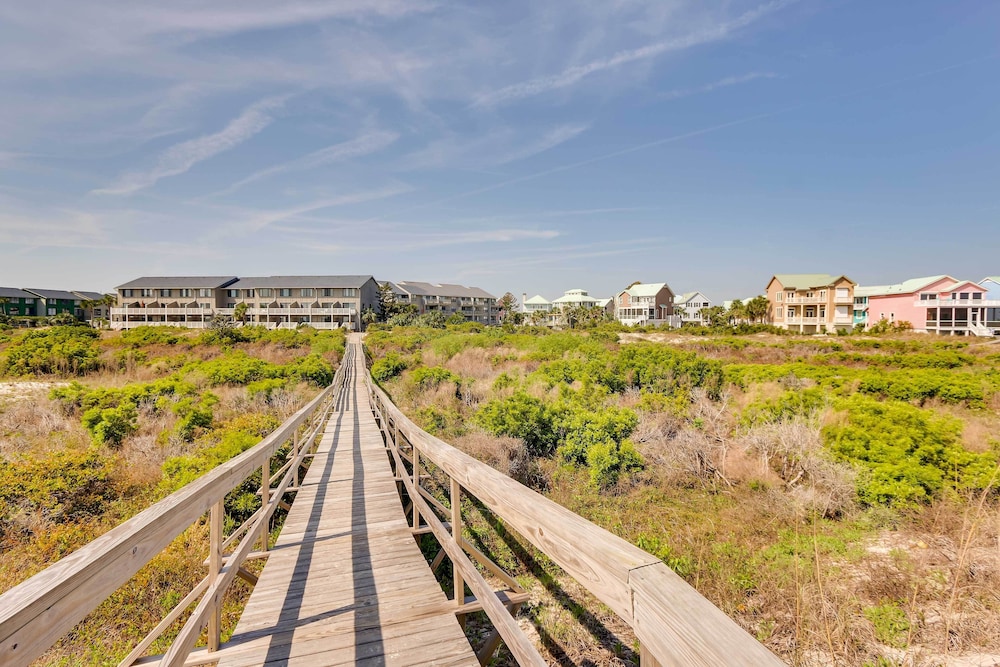 Oceanfront Condo in Harbor Island Community!