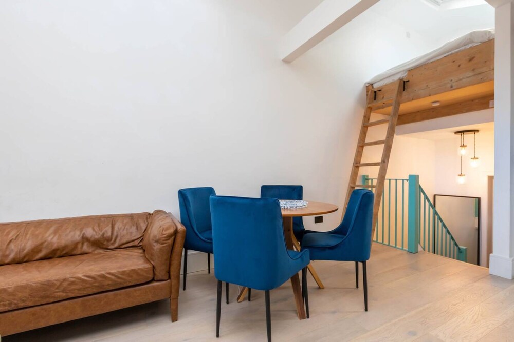 Contemporary 2 Bedroom Apartment on Columbia Road