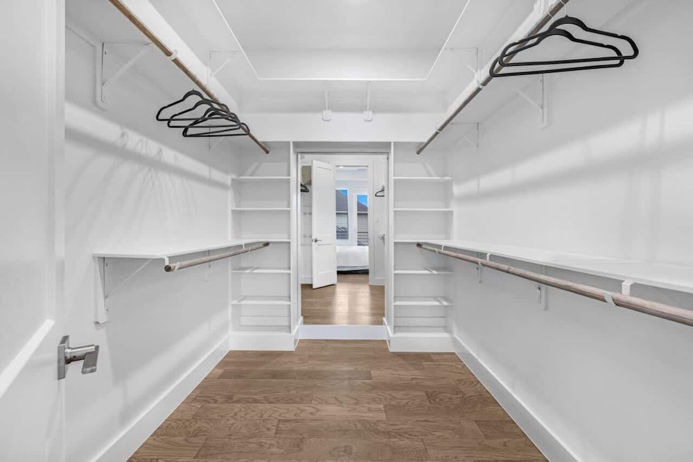 Houston 6 Bedroom Home