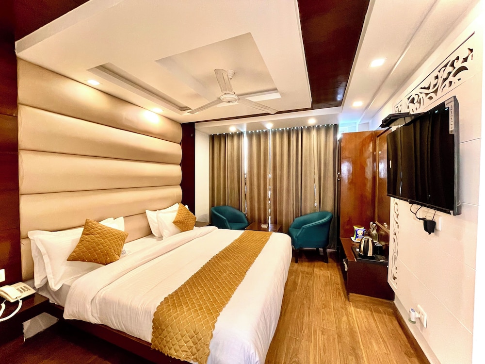 Hotel Roshie Mall Road Mussoorie