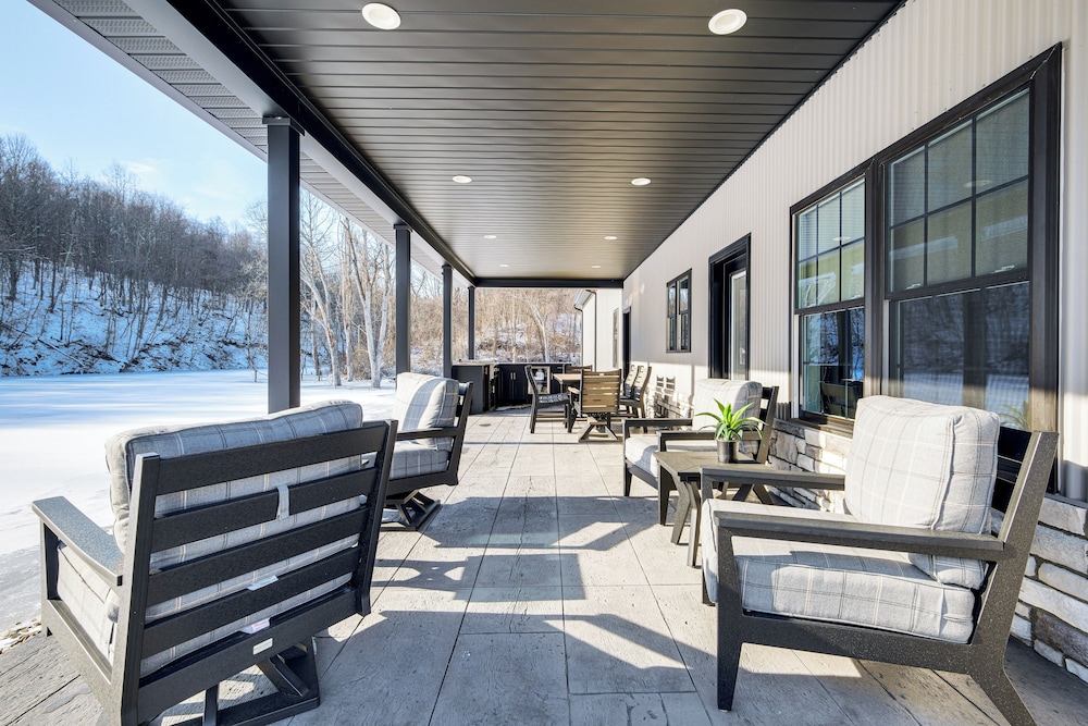 Family Retreat w/ Fire Pit & Yard in Mineral City