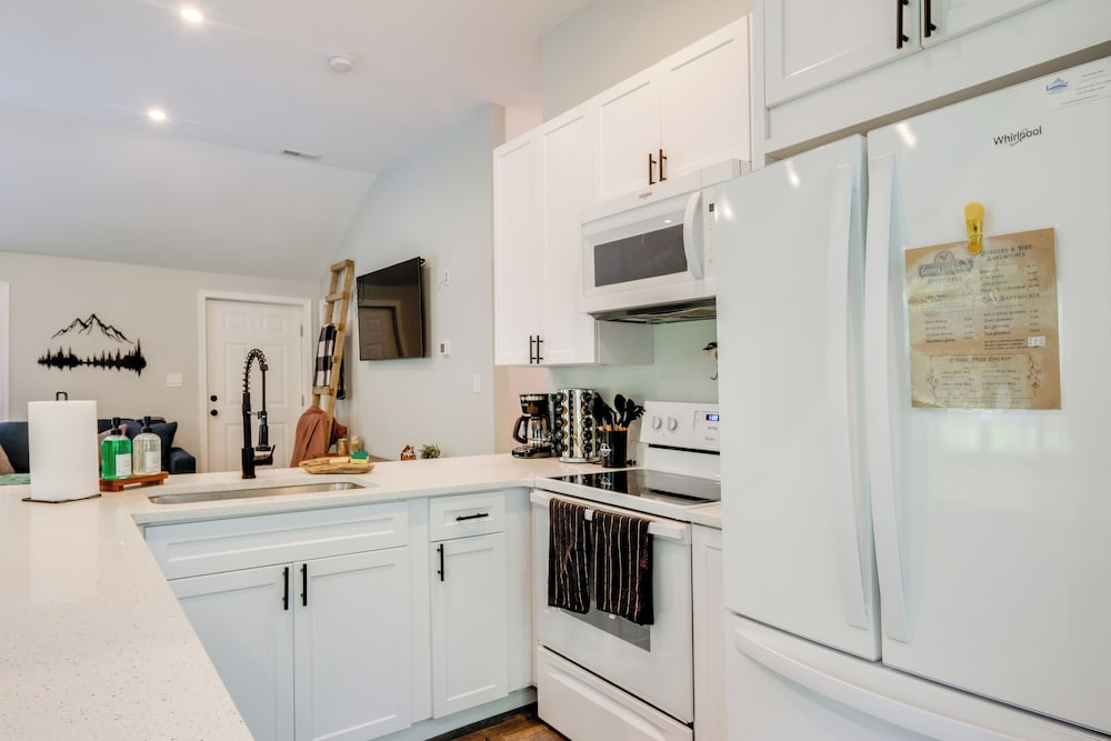 1/2 Acre Pond, Rec Room! Private Oasis in Nanjemoy