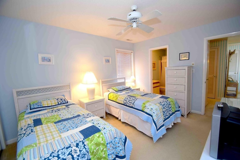 Seascape-heron Harbour 204-4 2 Bedroom Condo by RedAwning