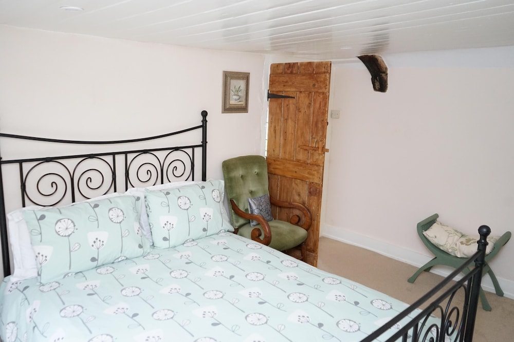 Historic 2bed - Traditional Countryside Retreat view 3