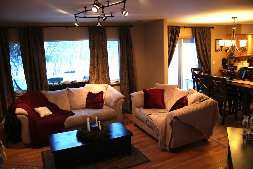 Alaska Haven - Property Image 3