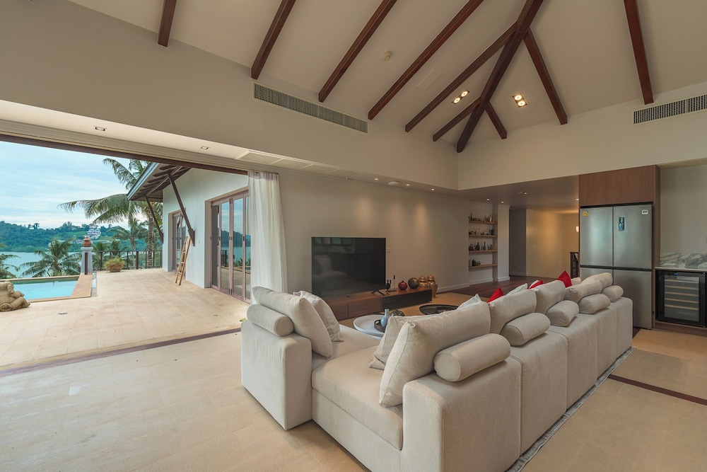 Sunrise 7BR Luxe Villa Sea View V151