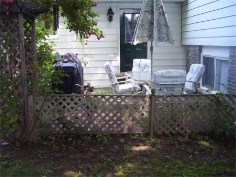 Niagara-on-the-Lake Furnished Rentals view 3