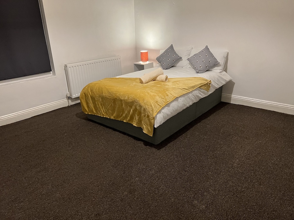 Guesthouse-2br-parking-wifi-toiletriesprovided view 3