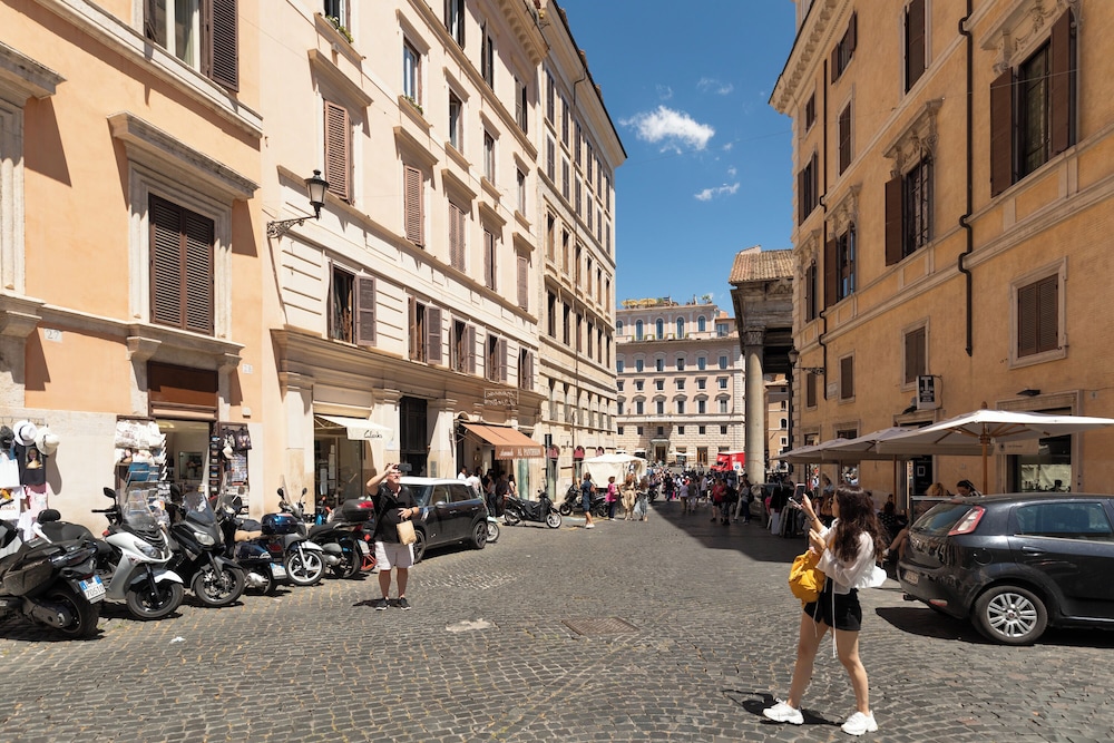 Pantheon Apartments