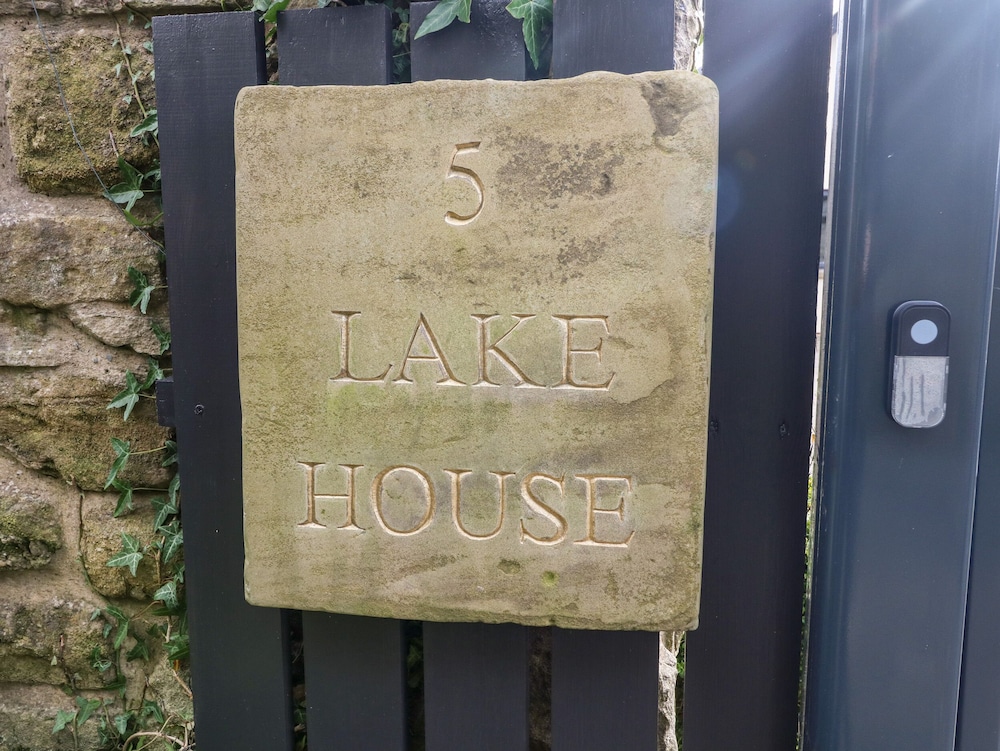5 Lake House