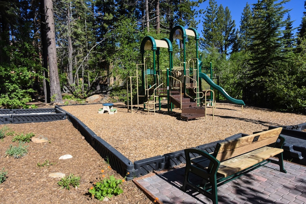 Lake Tahoe Vacations - 4025 Ski Trails - Property Image 5