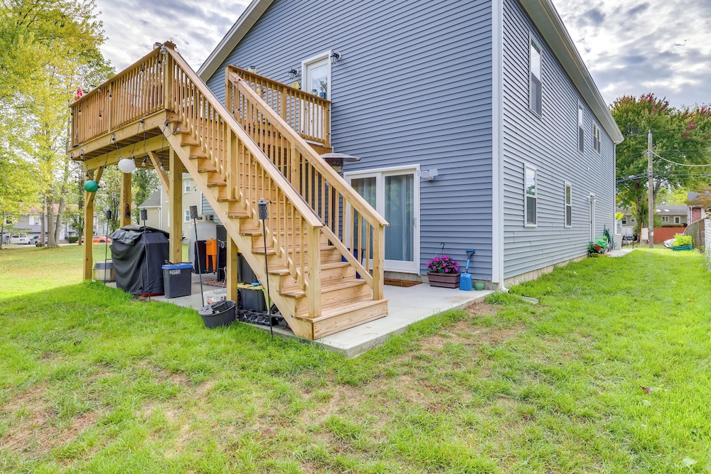 2 Mi to Beach, Shared Yard Space: West Haven Apt!