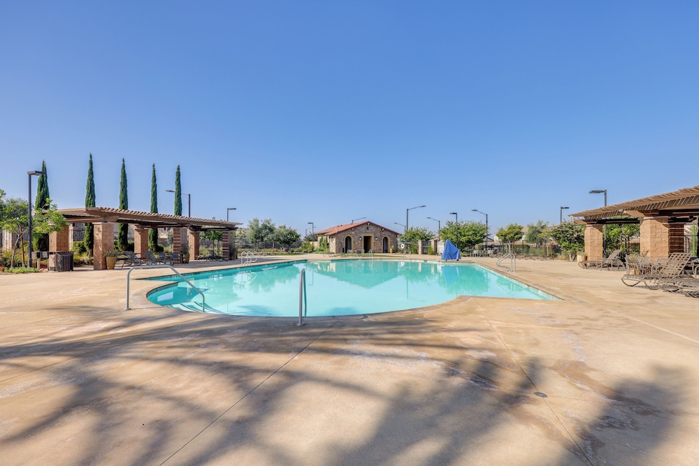 Pool Access & Mtn Views: Family Haven in Beaumont!