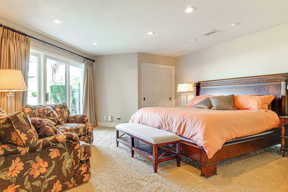 Golf Getaway 5 Mi to Dtwn: Las Palmas Resort Condo