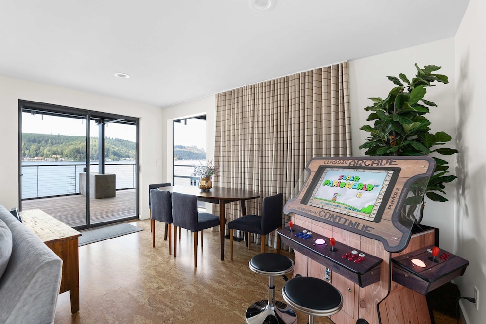 Lakefront Luxury Stunning Views Dock Hot Tub
