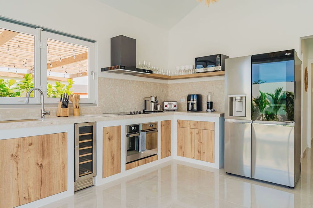Bohostyle Villa 3min to Beach Hottub 8 Sleeps