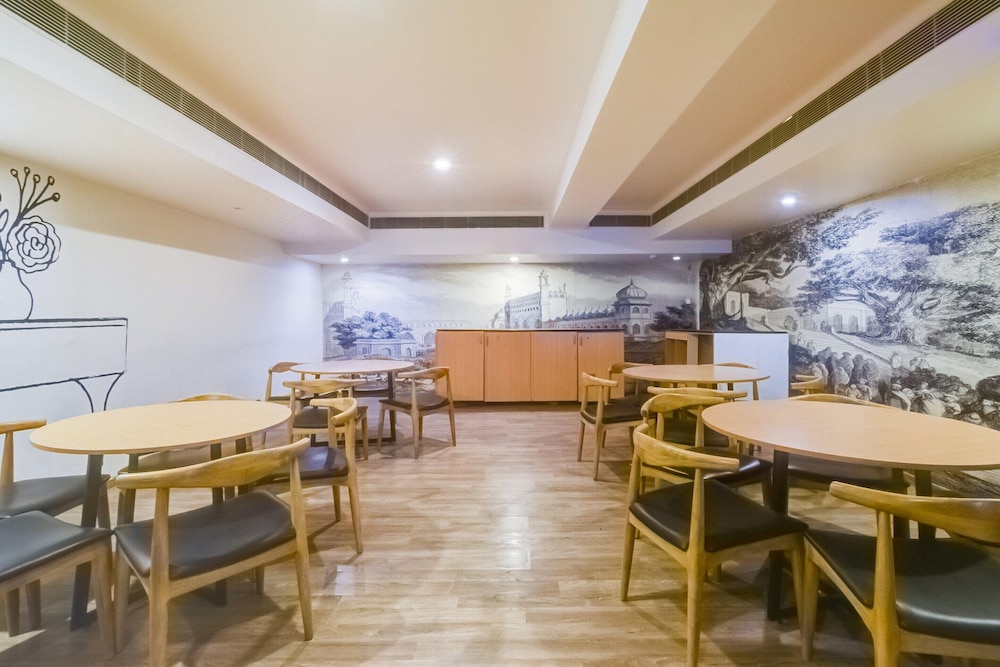 Luxury Stays at Lakdikapul Near Red Hills