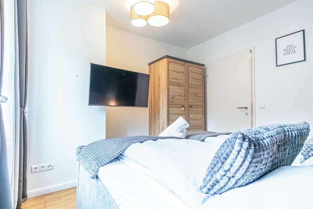 Nice 1BR 1LR Apartment City Center