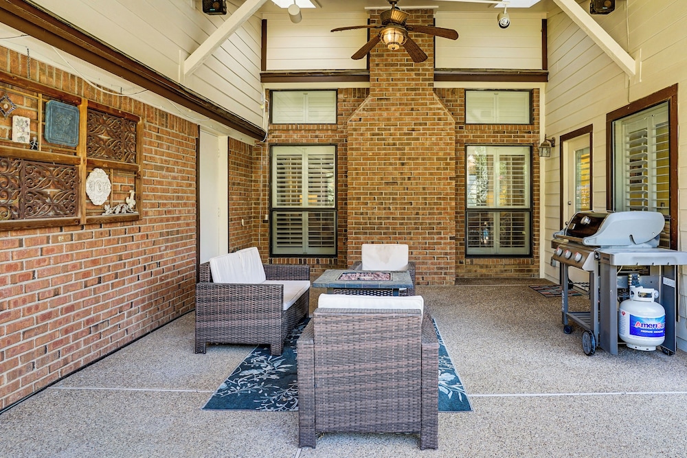 Patio & Yard: Family Home 12 Mi to At&t Stadium!