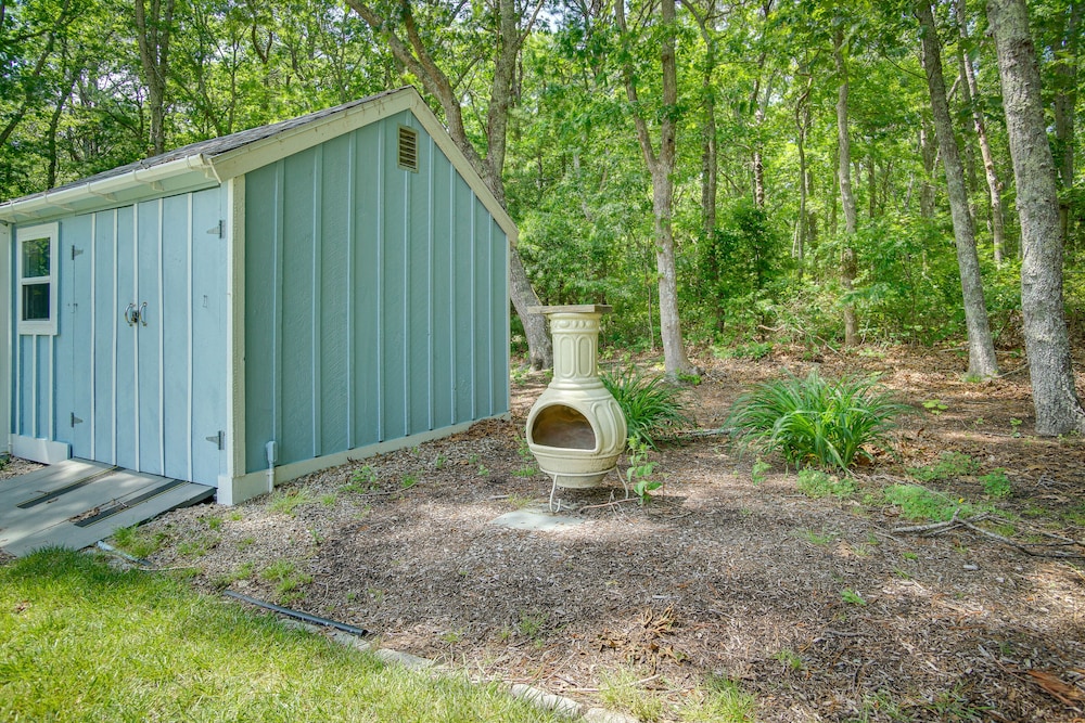 1/2 Mi to Beach: Stunning Home w/ Deck in Falmouth