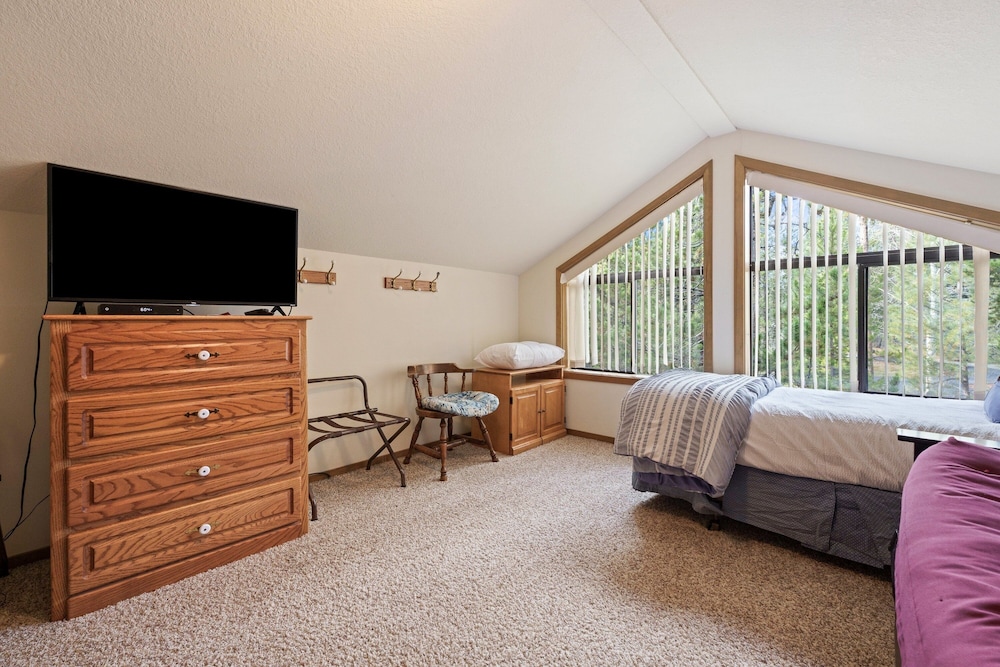 Blue Goose 16 4 Bedroom Home