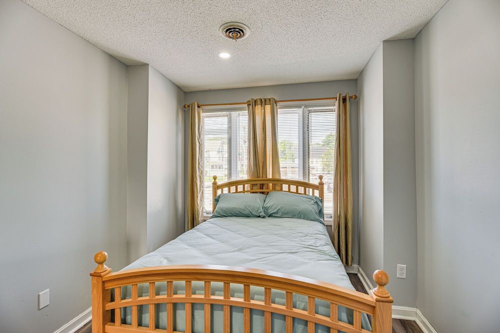 2 Mi to Waterfront: Walkable Fall River Apartment!