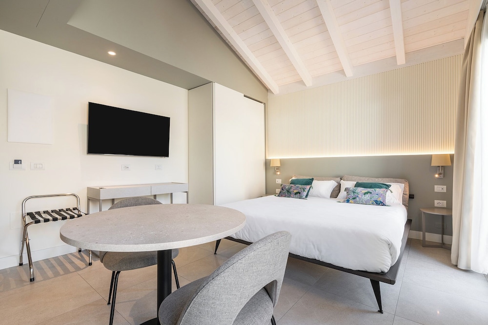 KARALIN SONNINO SUITES