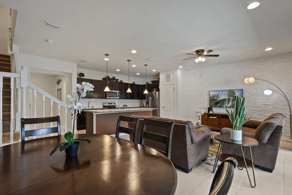 5-br Townhouse With Pool, Games, Disney