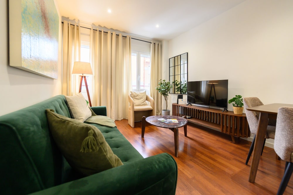 M Mal71a Moderno Piso de 2 Dormitorios con Terra