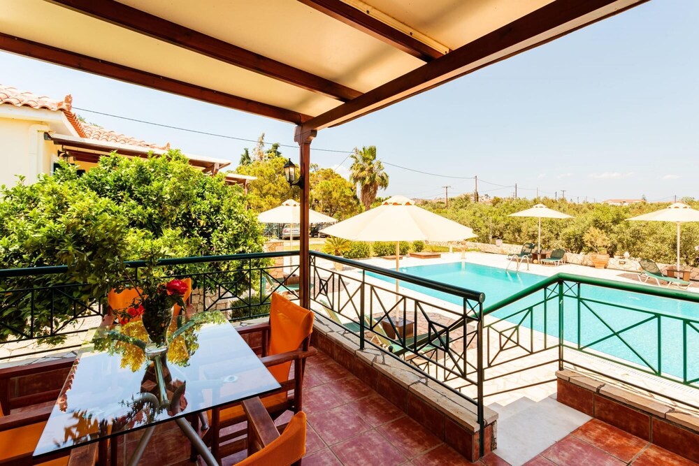 Astros Poolside Home - Idyllic Retreat view 4