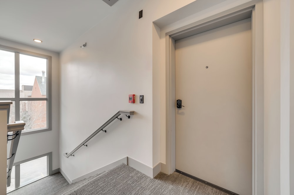 Traverse City Condo w/ Balcony: Walk to Downtown!