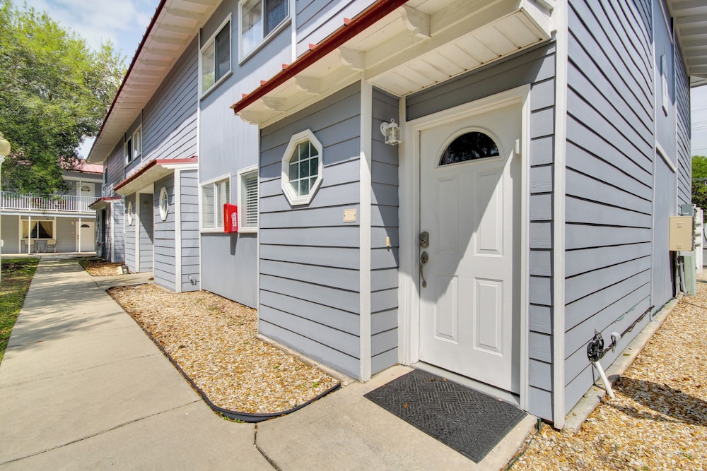 < Half Mi to Gulf: Biloxi Condo w/ Patio!